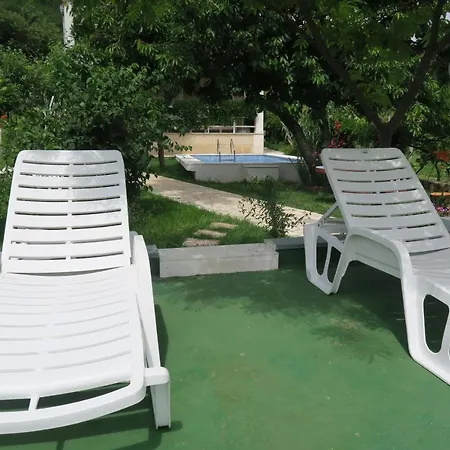 House With Pool וילה *